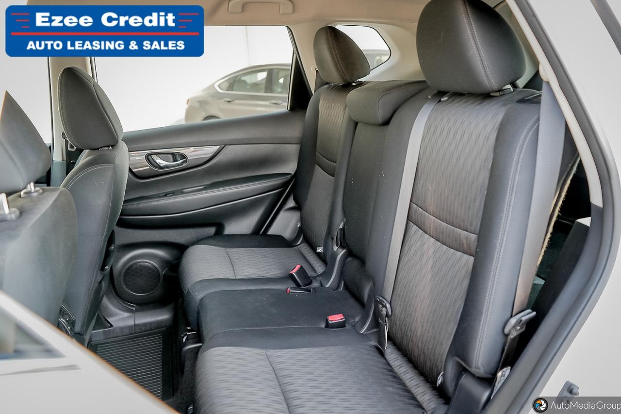 2017 Nissan Rogue SV Photo