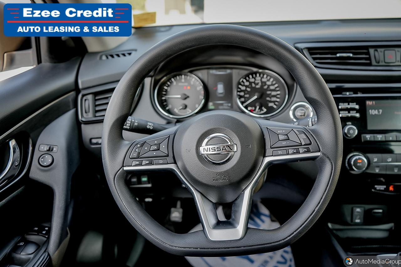 2017 Nissan Rogue SV Photo