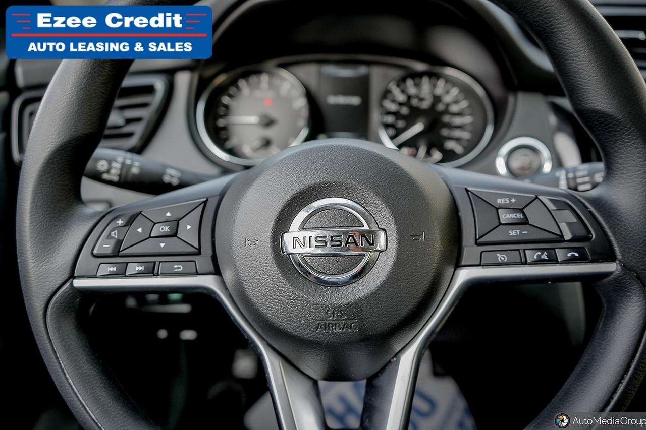2017 Nissan Rogue SV Photo