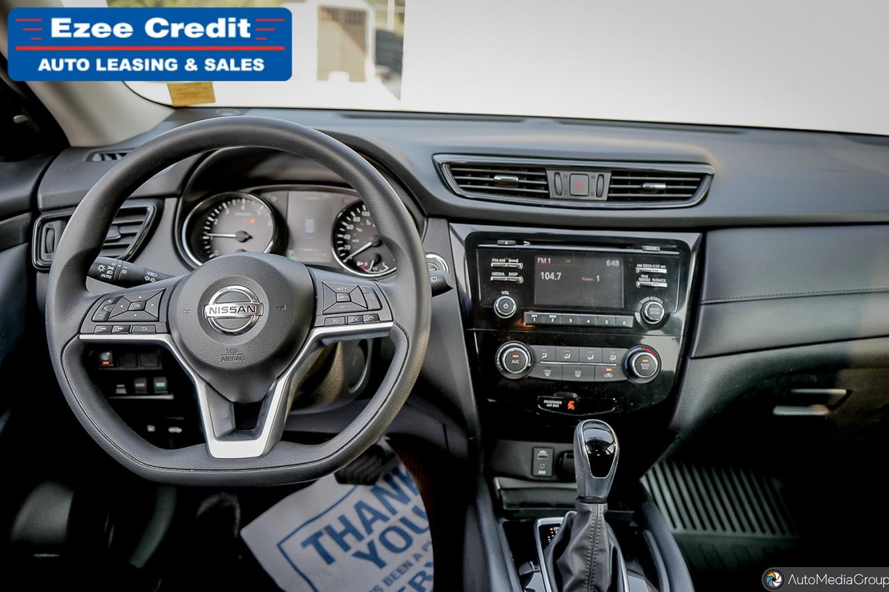 2017 Nissan Rogue SV Photo