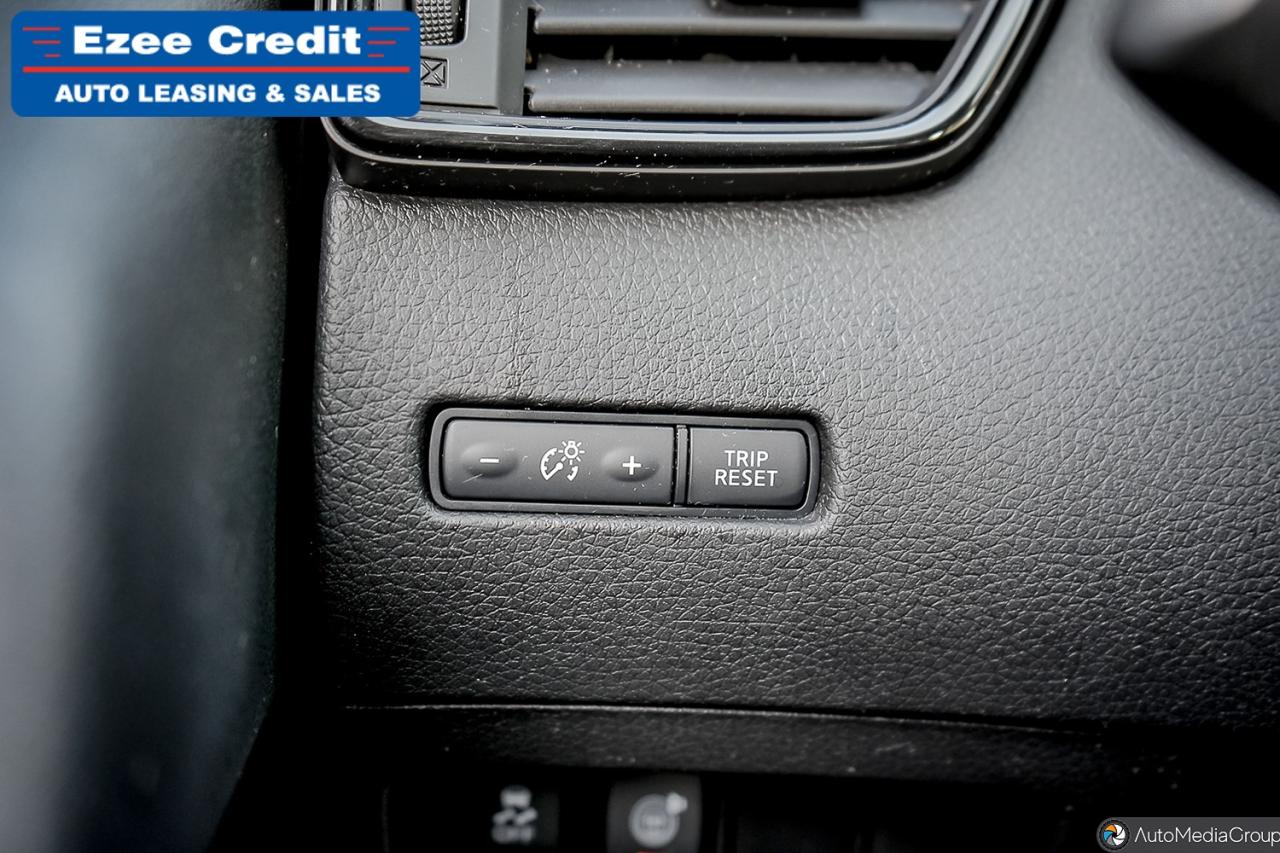 2017 Nissan Rogue SV Photo