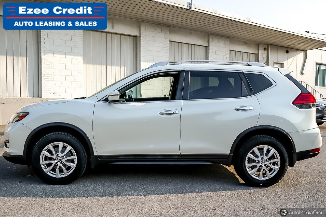 2017 Nissan Rogue SV Photo