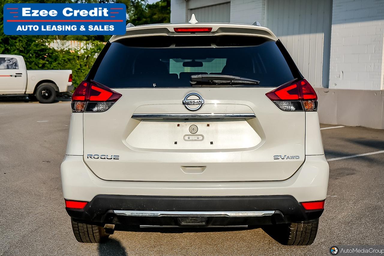 2017 Nissan Rogue SV Photo