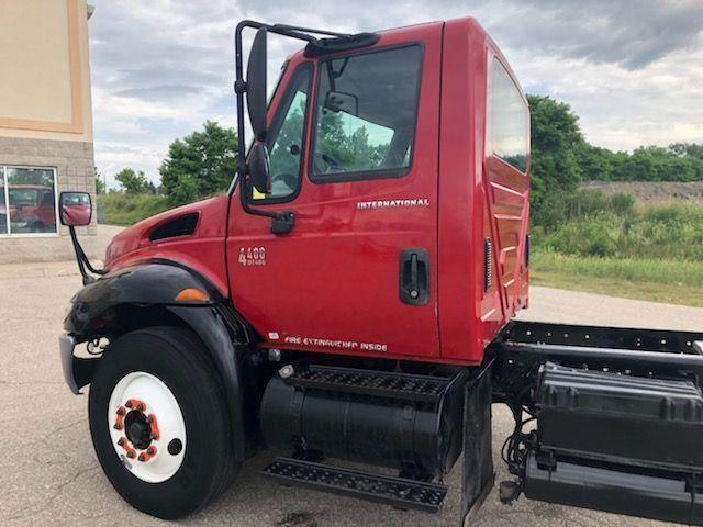 2007 International 4400 DURA STAR CAB & CHASSIS - Photo #4