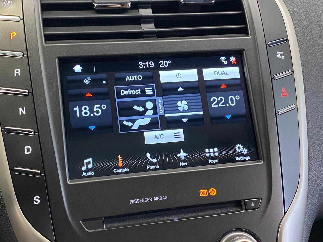 2017 Lincoln MKC Select AWD+Blind Spot+Roof+ApplePlay+ACCIDENT FREE - Photo #25