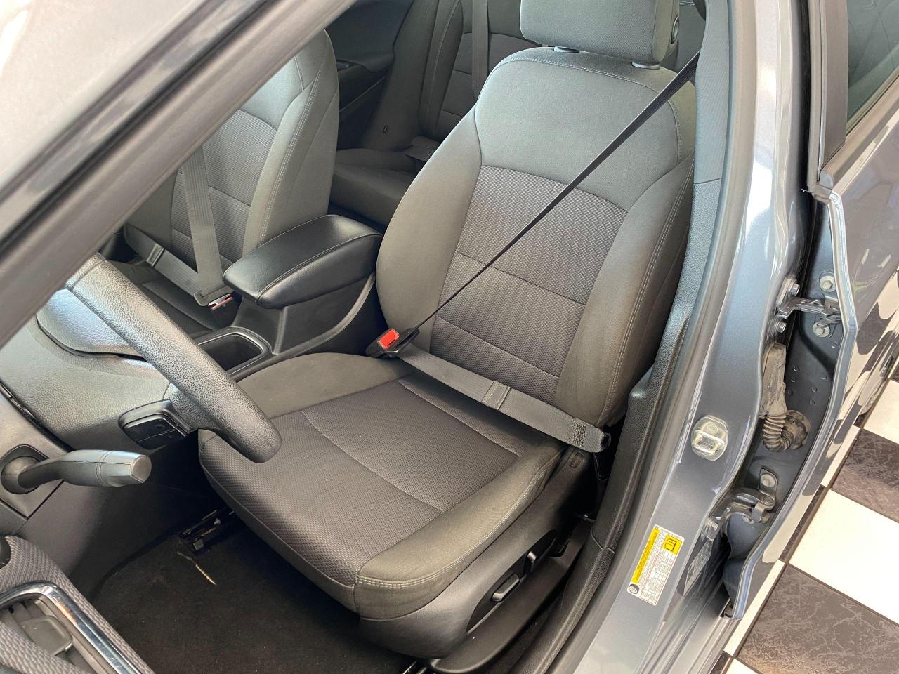 2019 Chevrolet Cruze LT+Sunroof+Apple Play+New Tires+ACCIDENT FREE - Photo #16
