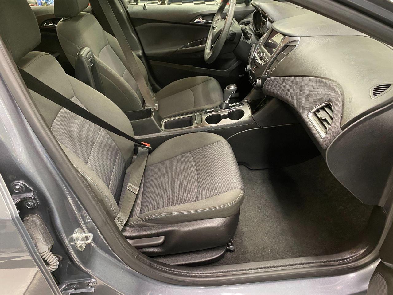 2019 Chevrolet Cruze LT+Sunroof+Apple Play+New Tires+ACCIDENT FREE - Photo #18
