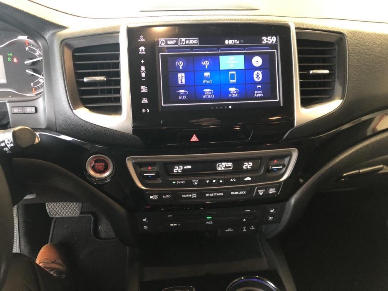 2017 Honda Pilot Touring Photo