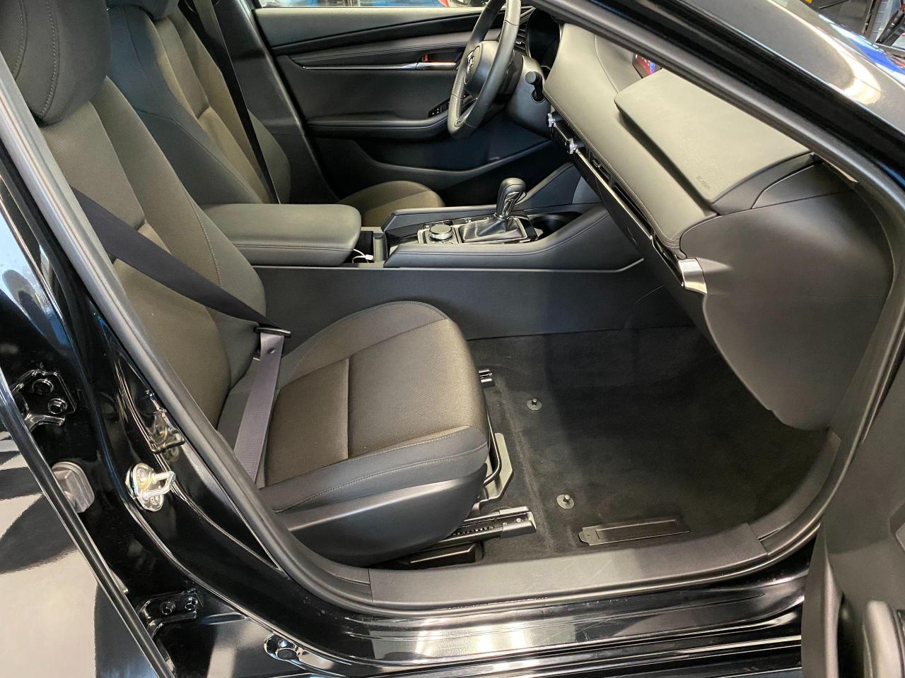 2019 Mazda MAZDA3 GS+Apple Play+Collision Avoidance+ACCIDENT FREE - Photo #21
