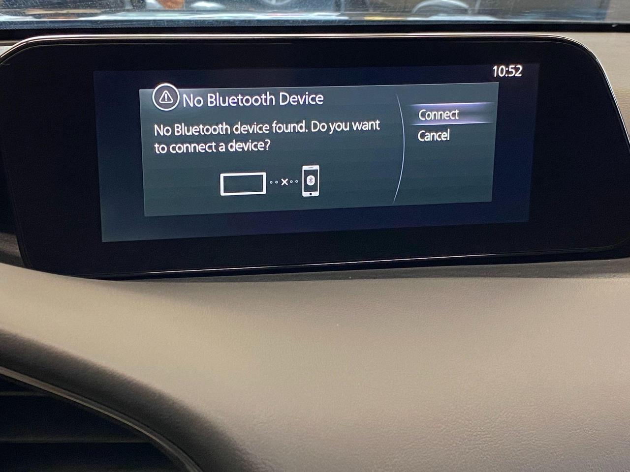 2019 Mazda MAZDA3 GS+Apple Play+Collision Avoidance+ACCIDENT FREE - Photo #38