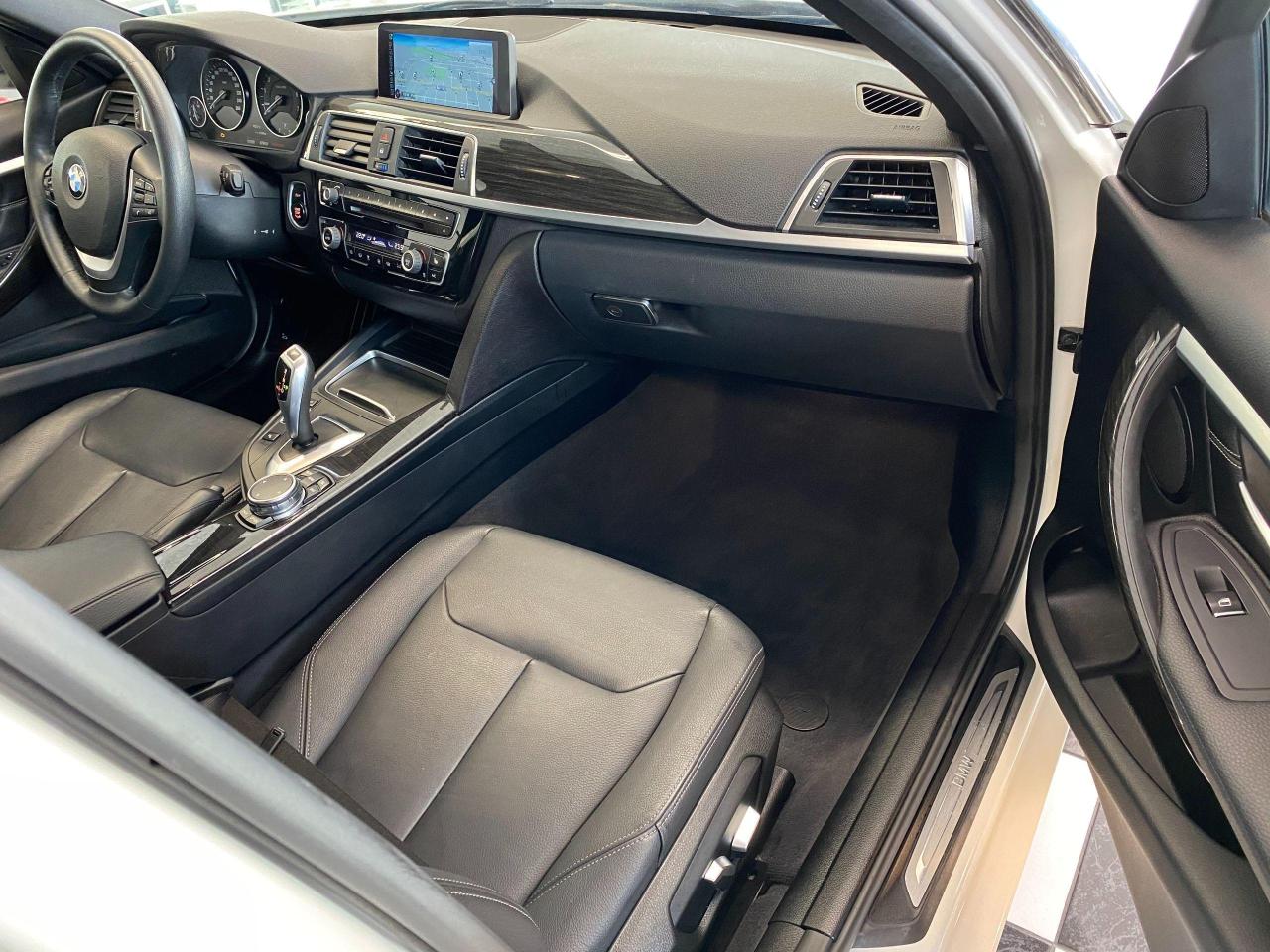 2016 BMW 3 Series 328i xDrive+GPS+Camera+Sensors+ACCIDENT FREE Photo96