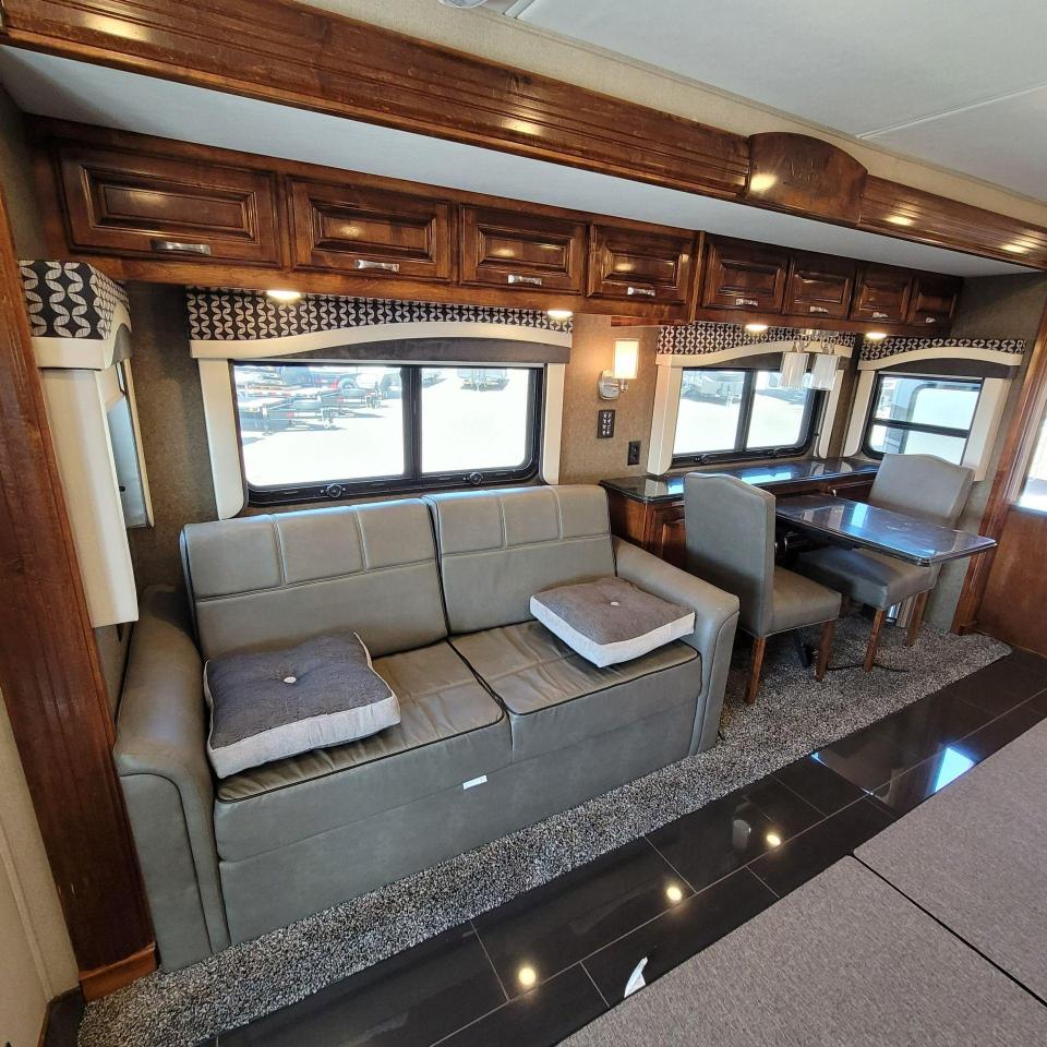 2019 Renegade VERONA LE 40LRB