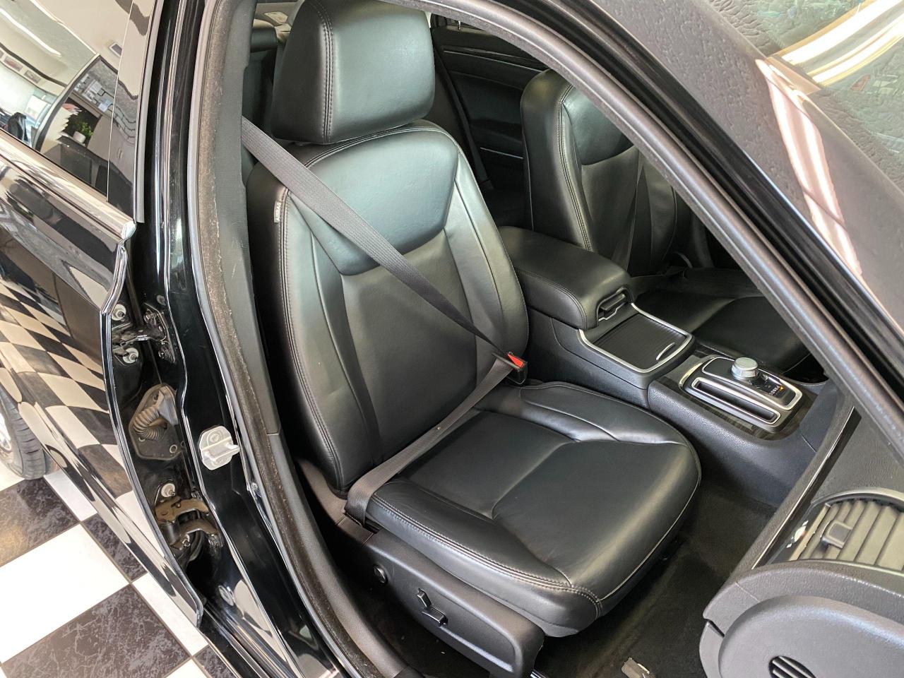 2016 Chrysler 300 Touring AWD+Roof+New Tires+ACCIDENT FREE - Photo #22