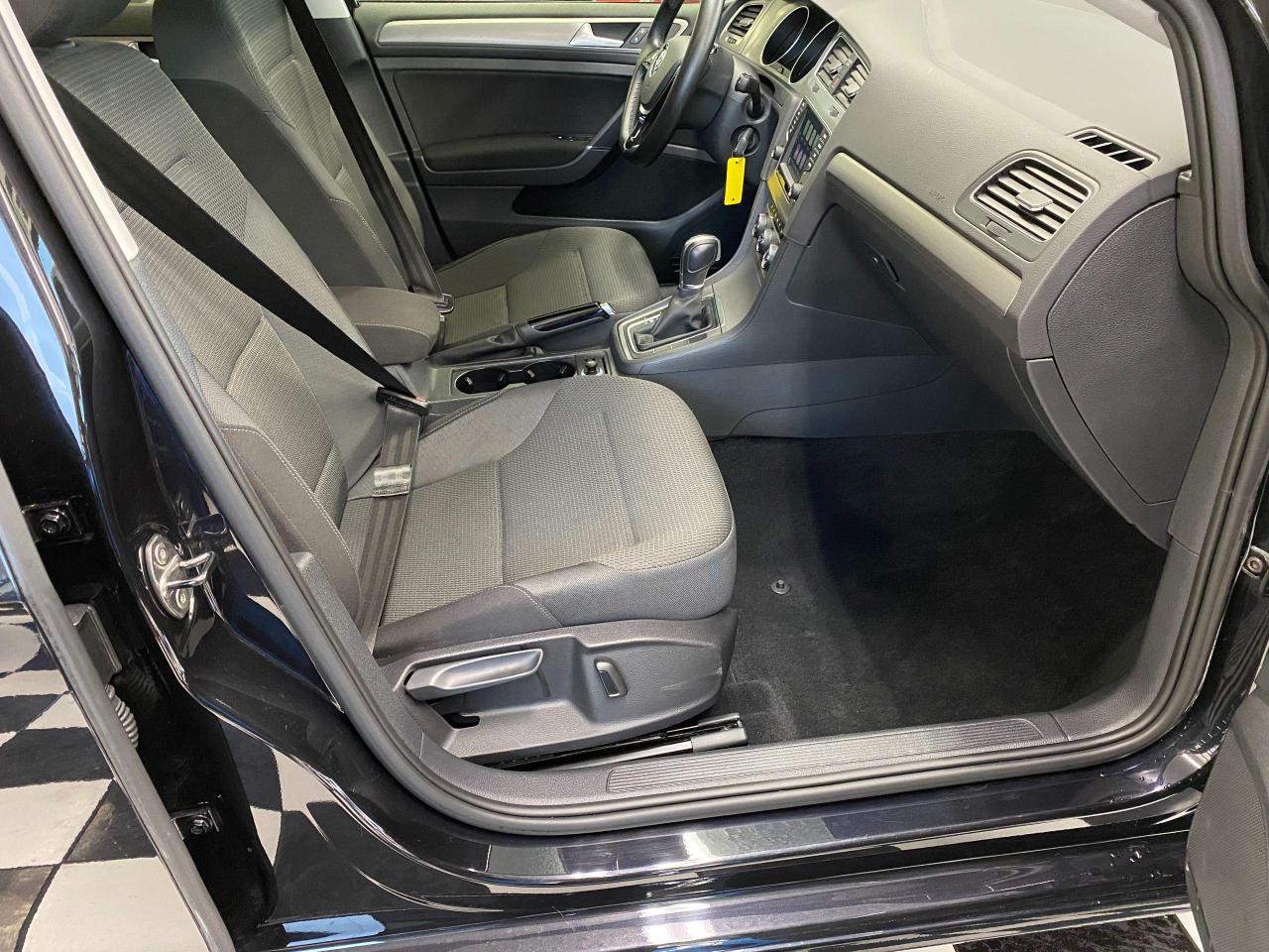 2016 Volkswagen Golf Trendline+ApplePlay+HTD Seats+Camera+ACCIDENT FREE - Photo #21
