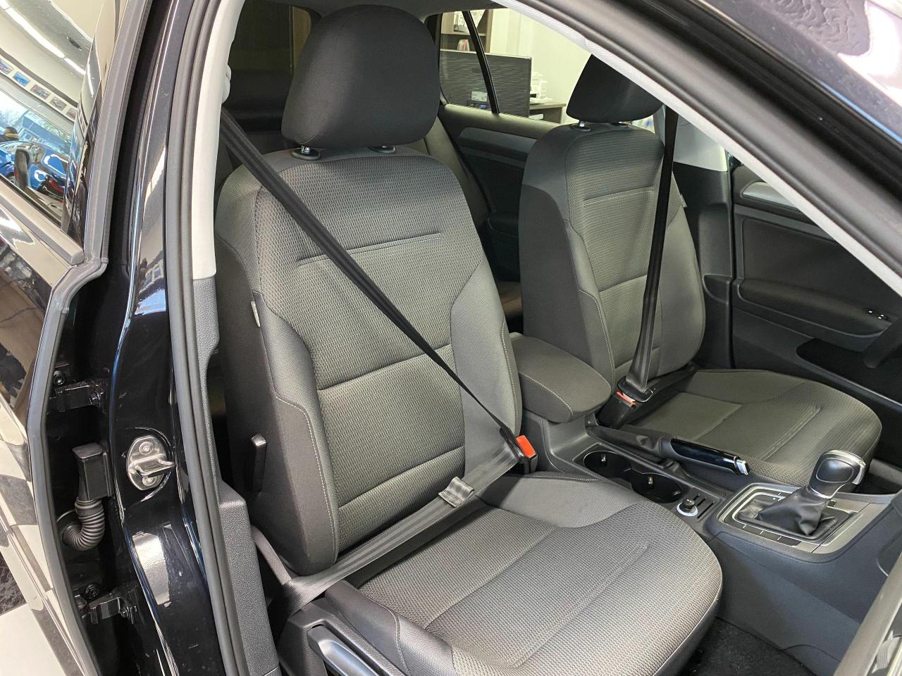 2016 Volkswagen Golf Trendline+ApplePlay+HTD Seats+Camera+ACCIDENT FREE - Photo #22