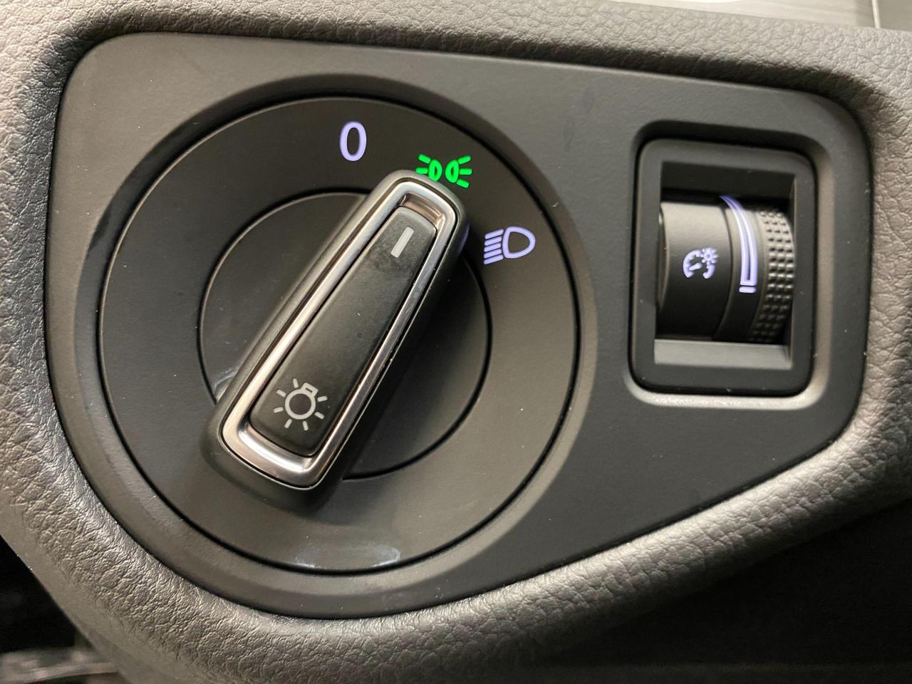 2016 Volkswagen Golf Trendline+ApplePlay+HTD Seats+Camera+ACCIDENT FREE - Photo #49