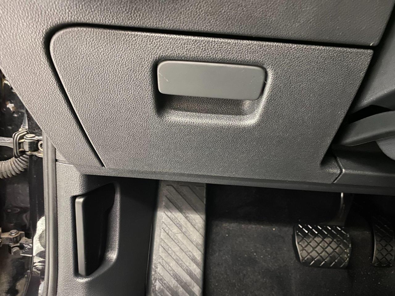 2016 Volkswagen Golf Trendline+ApplePlay+HTD Seats+Camera+ACCIDENT FREE - Photo #55