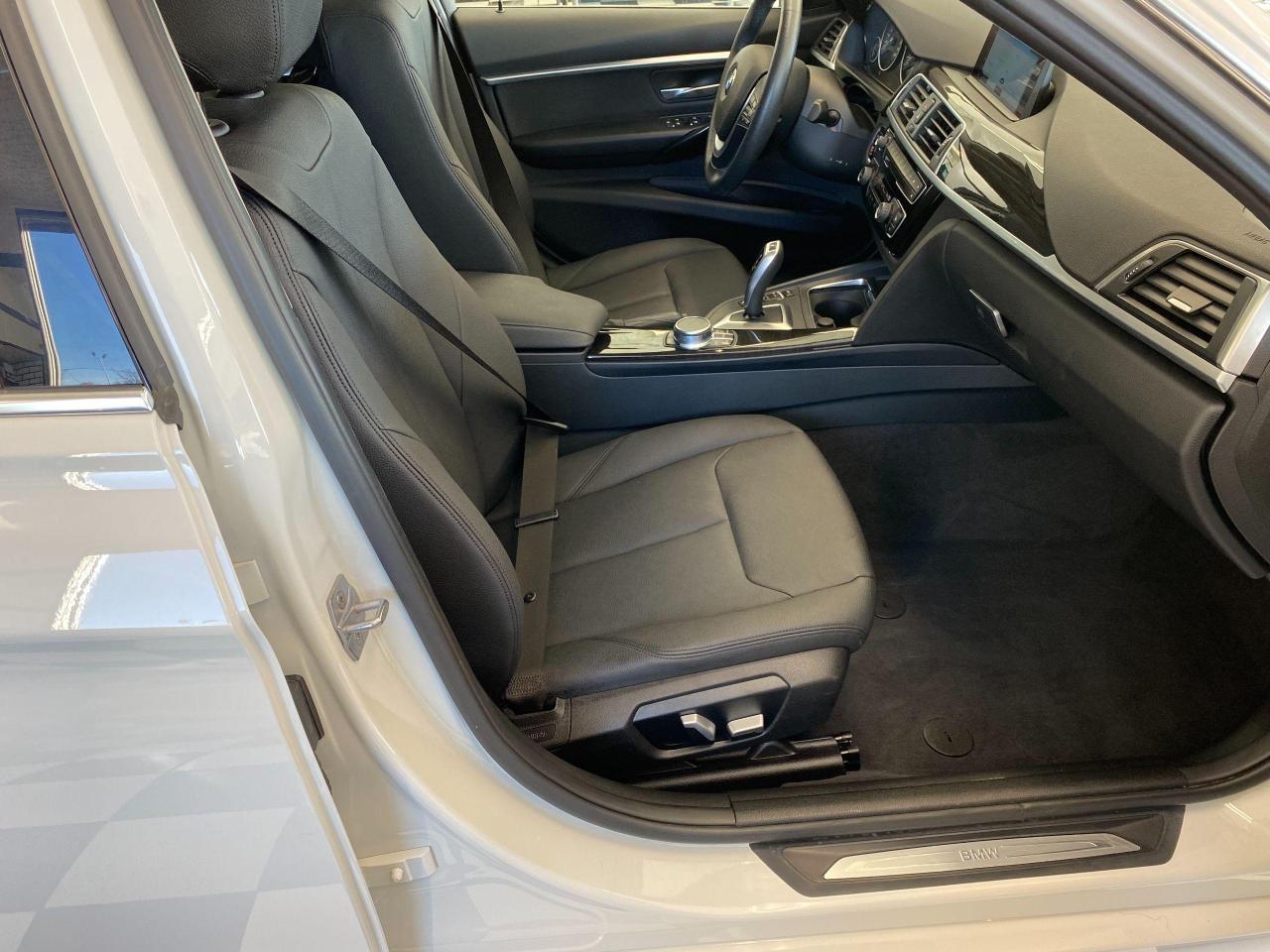 2017 BMW 3 Series 320i xDrive+Camera+GPS+Sensors+Roof+ACCIDENT FREE - Photo #22