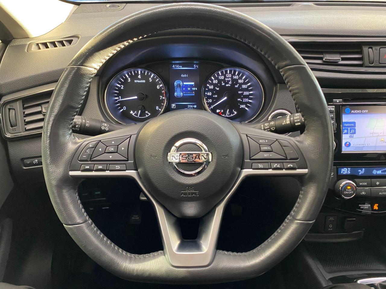 2017 Nissan Rogue SV TECT AWD+FEB+GPS+360 Camera+Roof+ACCIDENT FREE - Photo #9
