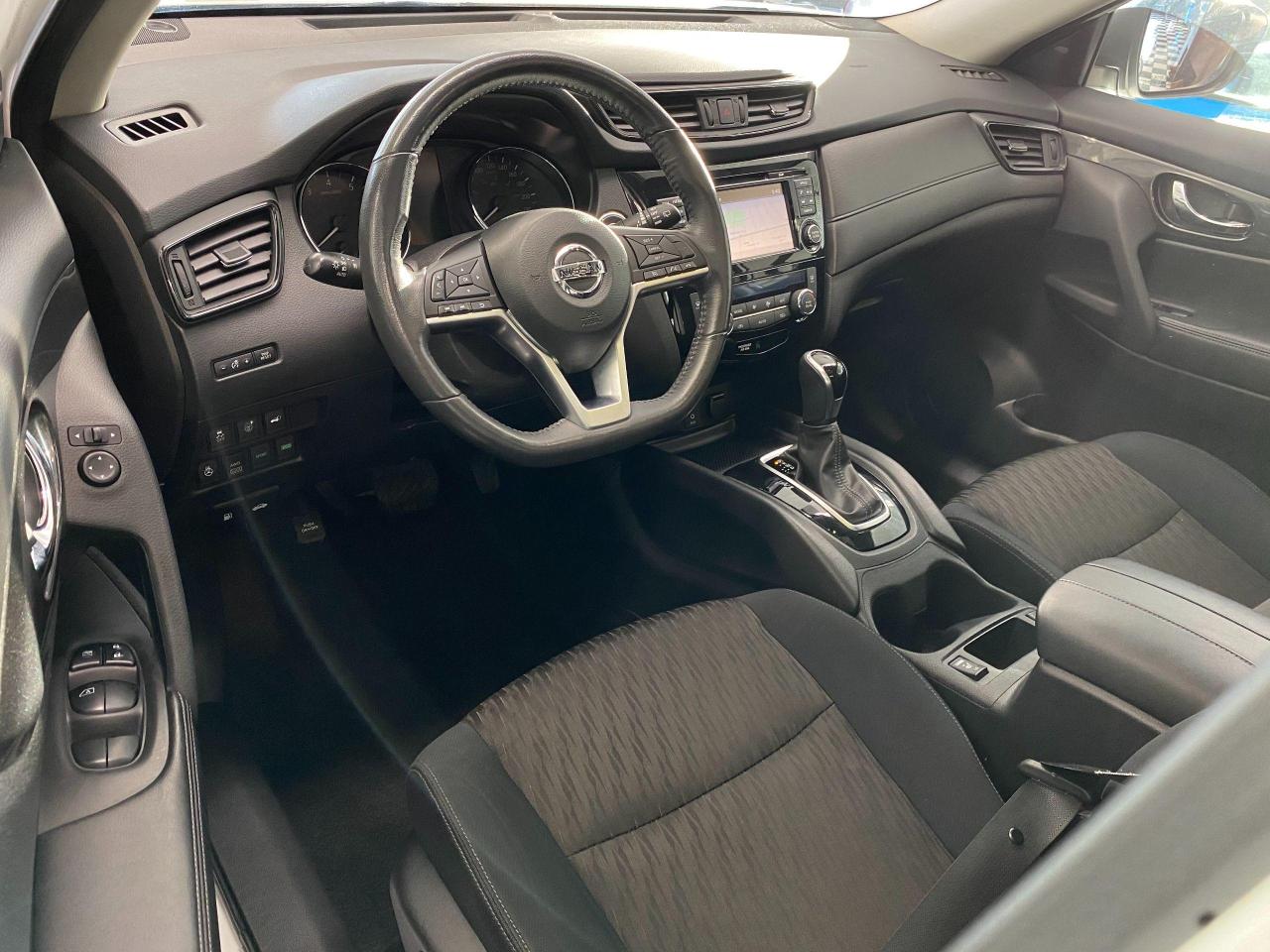 2017 Nissan Rogue SV TECT AWD+FEB+GPS+360 Camera+Roof+ACCIDENT FREE - Photo #17
