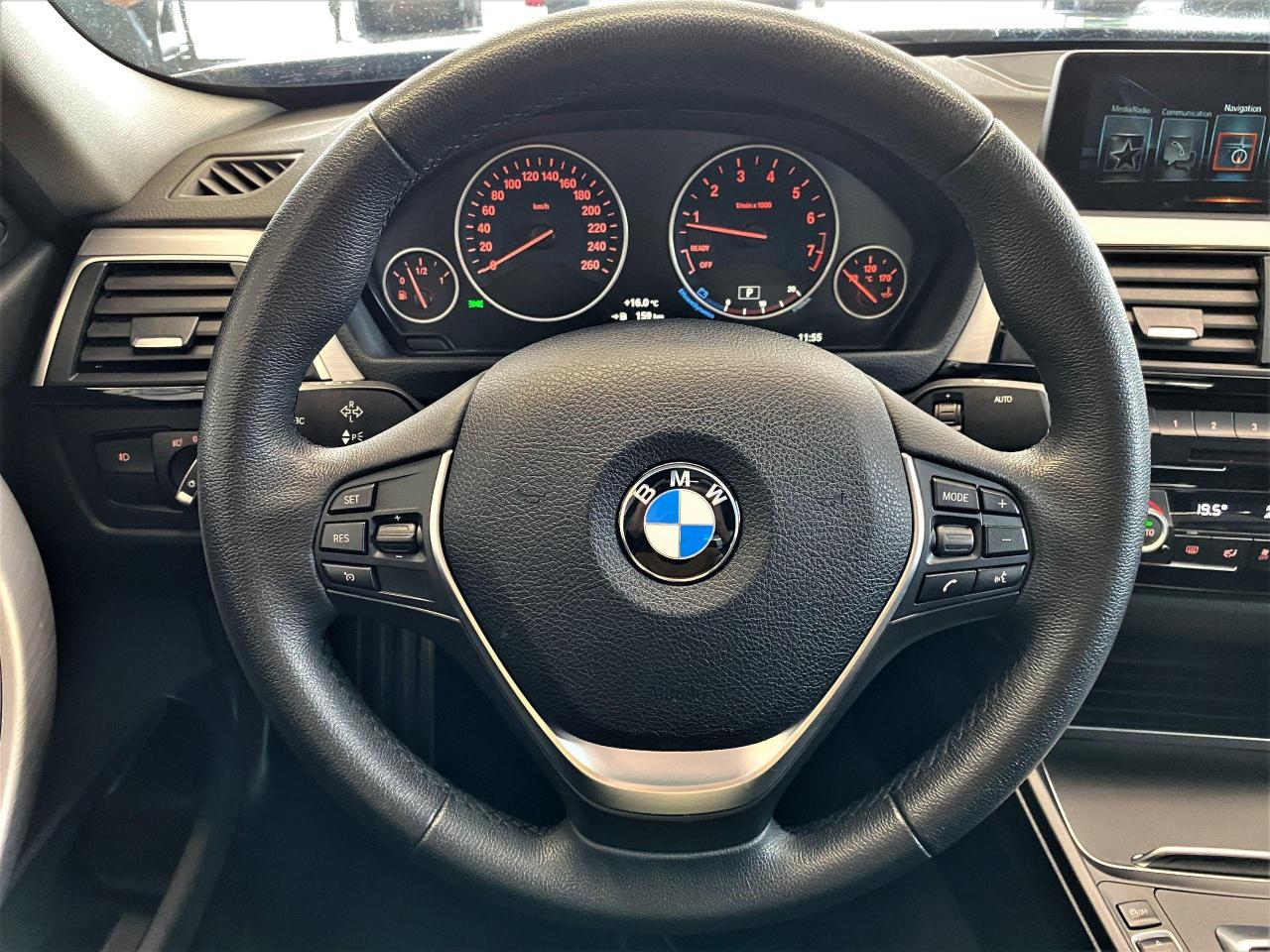 2017 BMW 3 Series 320i xDrive+GPS+Sunroof+Heated Seats+ACCIDENT FREE - Photo #9