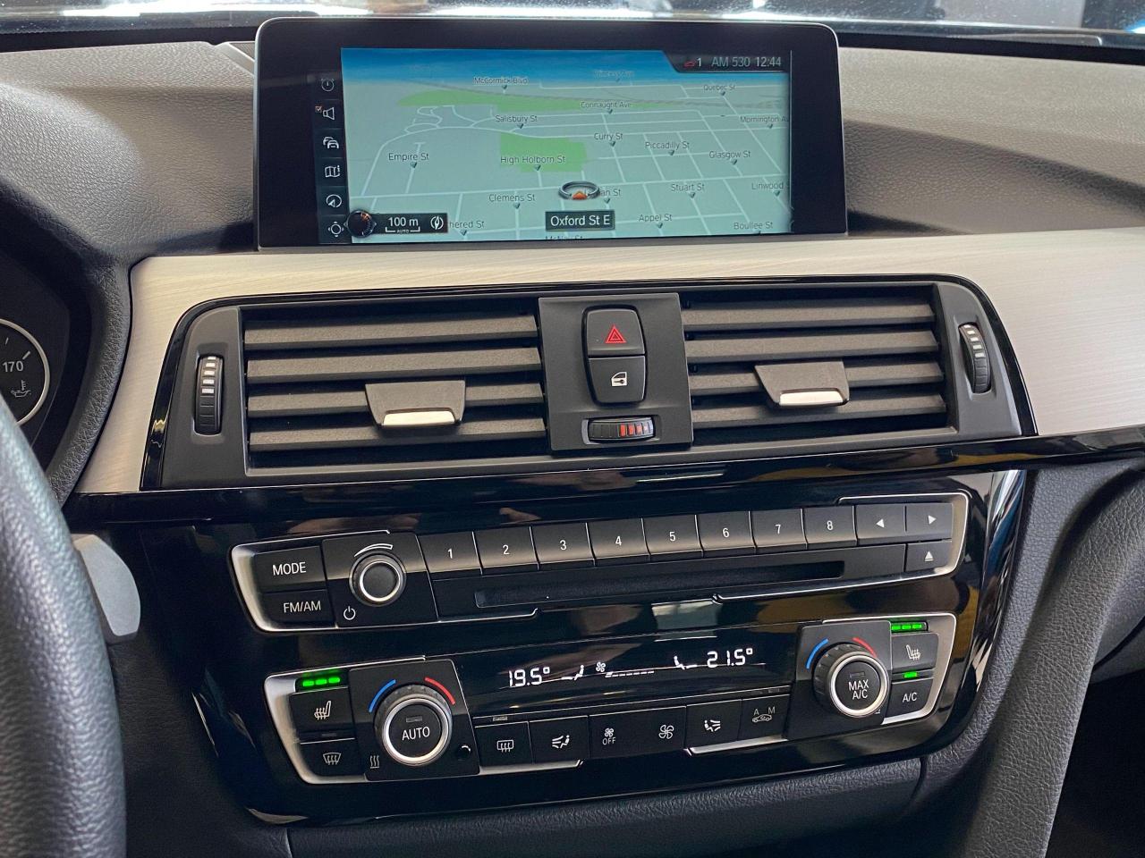 2017 BMW 3 Series 320i xDrive+GPS+Sunroof+Heated Seats+ACCIDENT FREE - Photo #10
