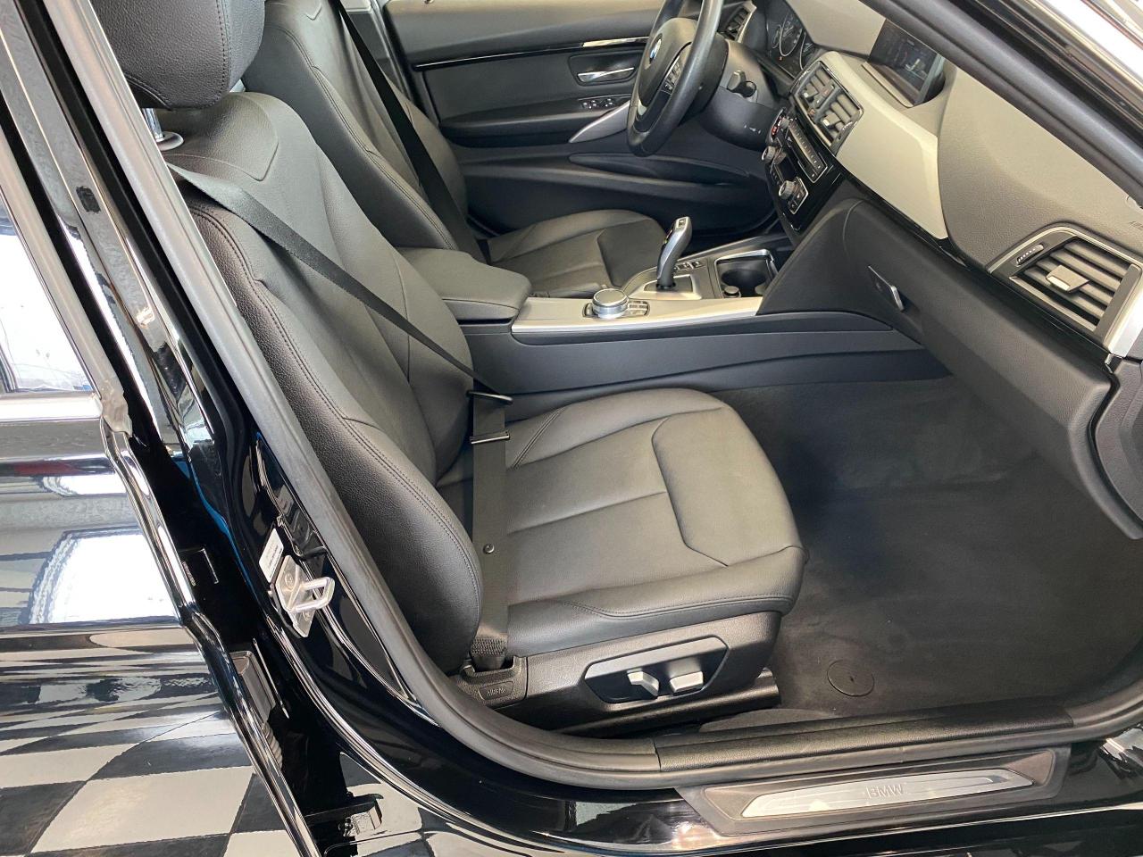 2017 BMW 3 Series 320i xDrive+GPS+Sunroof+Heated Seats+ACCIDENT FREE - Photo #21