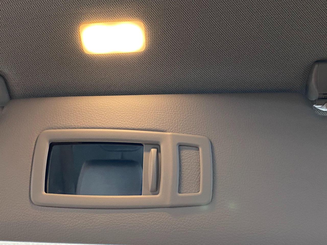 2017 BMW 3 Series 320i xDrive+GPS+Sunroof+Heated Seats+ACCIDENT FREE - Photo #49