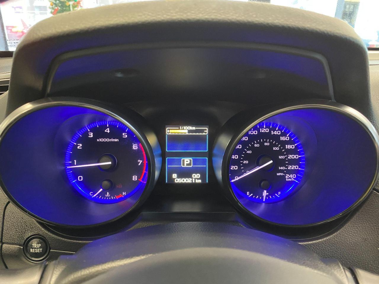 2017 Subaru Legacy 2.5i w/Touring AWD+Roof+Blind Spot+Accident Free - Photo #16