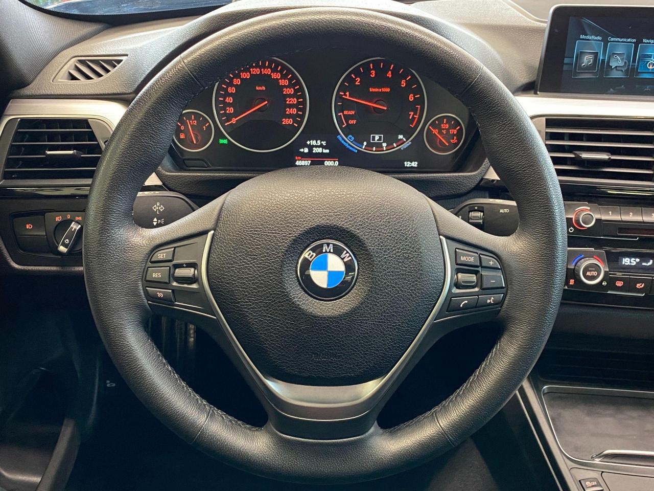2017 BMW 3 Series 330i xDrive+GPS+Camera+Sensors+Roof+ACCIDENT FREE - Photo #9