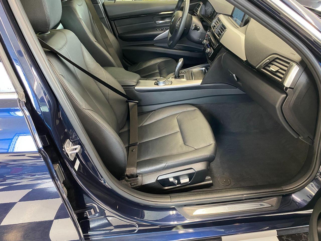 2017 BMW 3 Series 330i xDrive+GPS+Camera+Sensors+Roof+ACCIDENT FREE - Photo #21