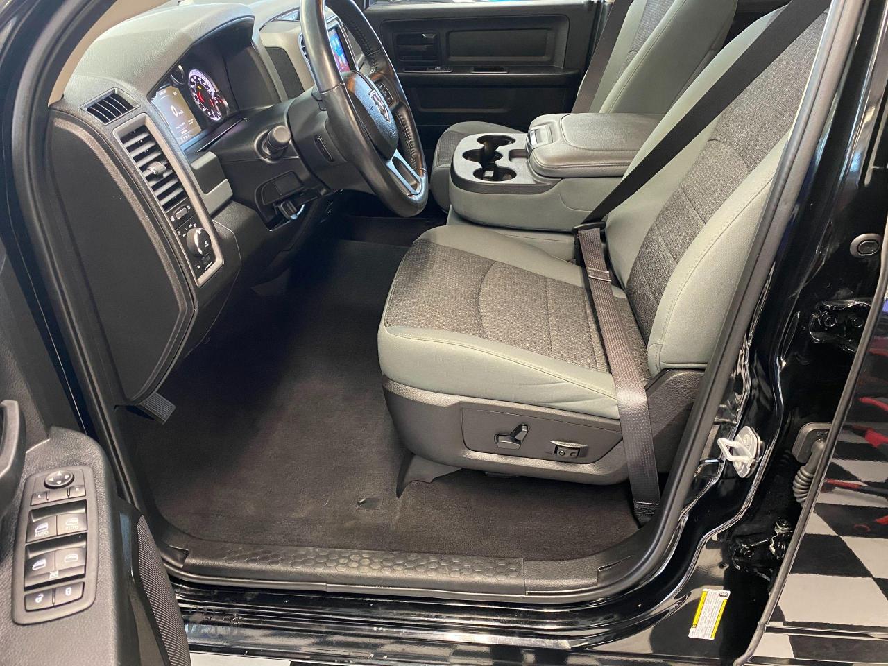 2019 RAM 1500 Express 5.7L V8 4x4 HEMI+ApplePlay+ACCIDENT FREE - Photo #18