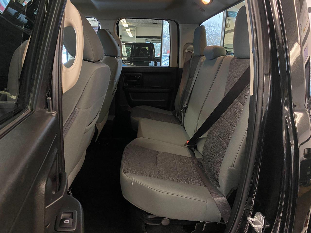 2019 RAM 1500 Express 5.7L V8 4x4 HEMI+ApplePlay+ACCIDENT FREE - Photo #23