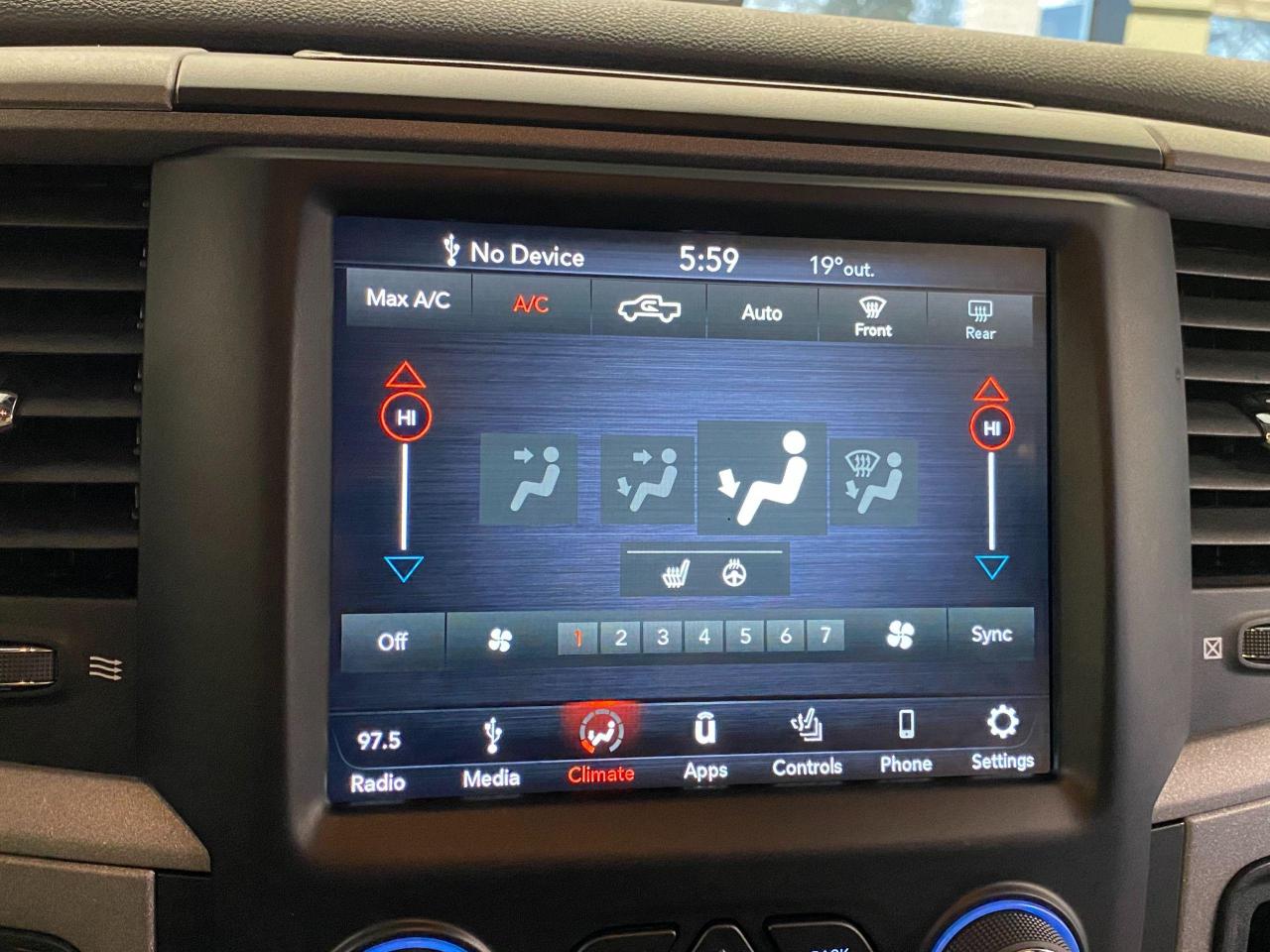 2019 RAM 1500 Express 5.7L V8 4x4 HEMI+ApplePlay+ACCIDENT FREE - Photo #31