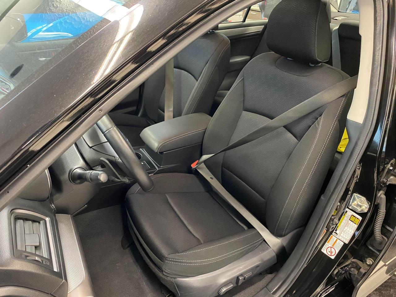 2016 Subaru Legacy 2.5i w/Touring AWD+Roof+Blind Spot+Accident Free - Photo #19