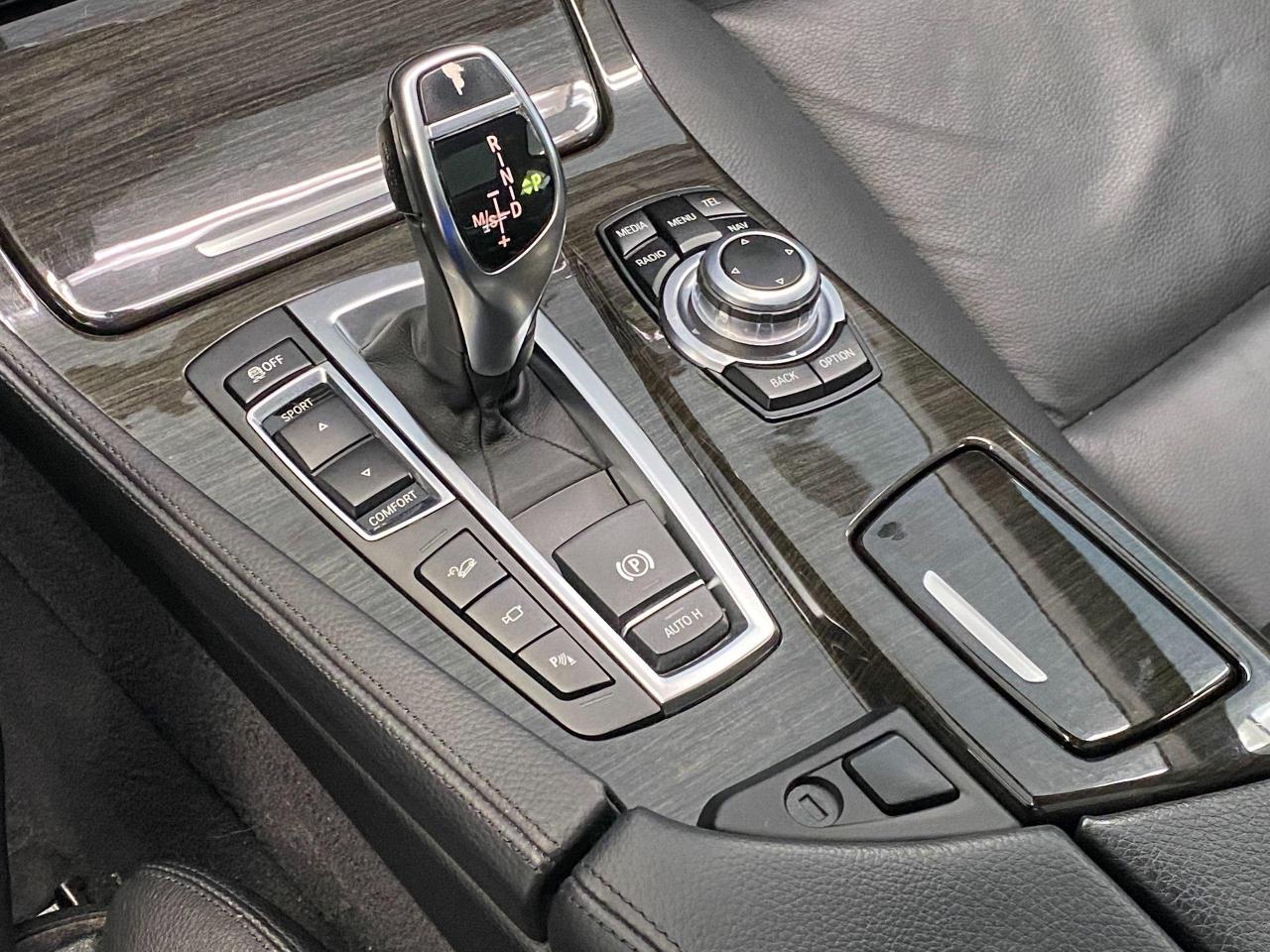 2013 BMW 5 Series 535i xDrive+New Tires+Xenons+Roof+ACCIDENT FREE - Photo #39