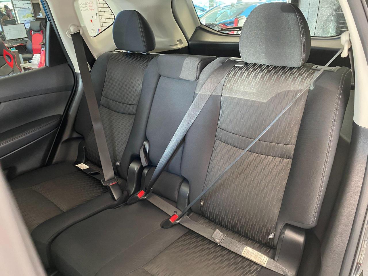 2017 Nissan Rogue SV FEB+SafetyShield+BlindSpot+Camera+ACCIDENT FREE Photo24