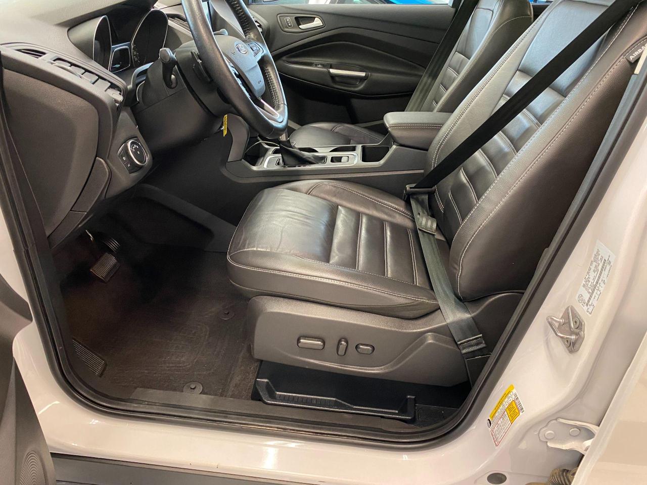 2017 Ford Escape SE 4WD+GPS+Leather+Roof+ApplePlay+ACCIDENT FREE - Photo #18