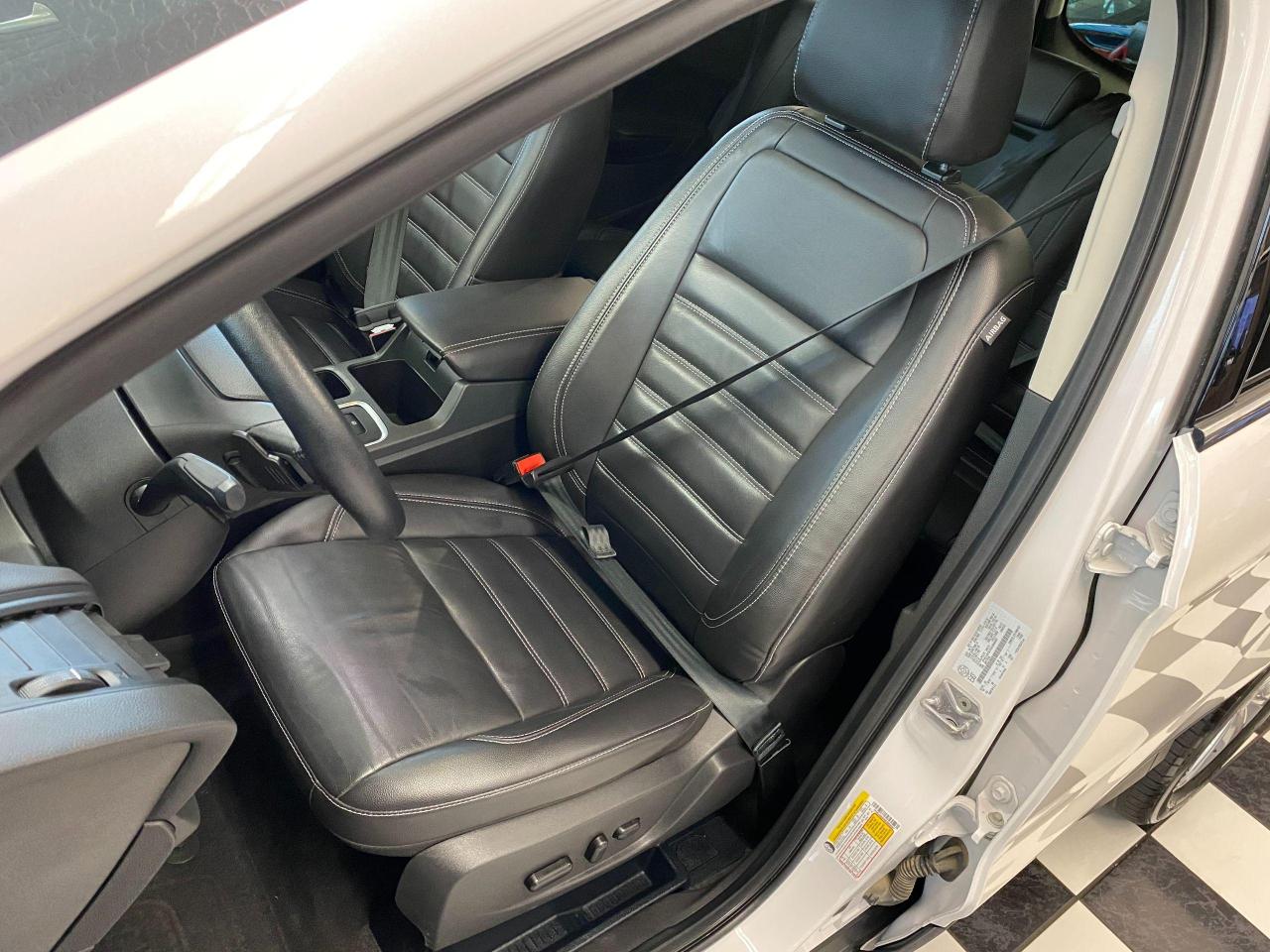 2017 Ford Escape SE 4WD+GPS+Leather+Roof+ApplePlay+ACCIDENT FREE - Photo #19