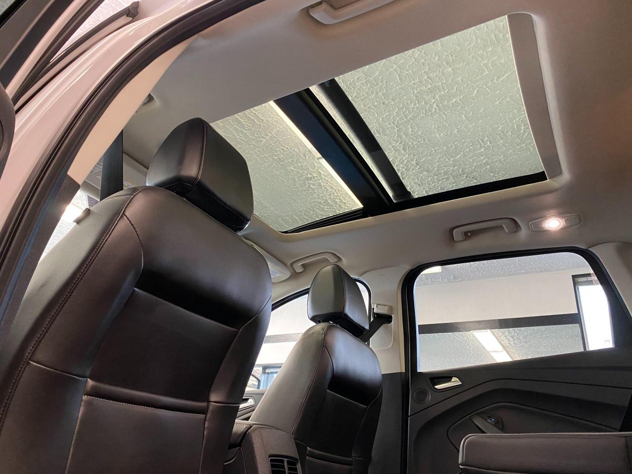 2017 Ford Escape SE 4WD+GPS+Leather+Roof+ApplePlay+ACCIDENT FREE - Photo #27