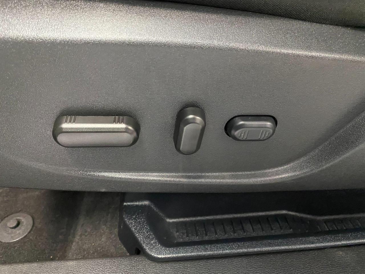 2017 Ford Escape SE 4WD+GPS+Leather+Roof+ApplePlay+ACCIDENT FREE - Photo #44