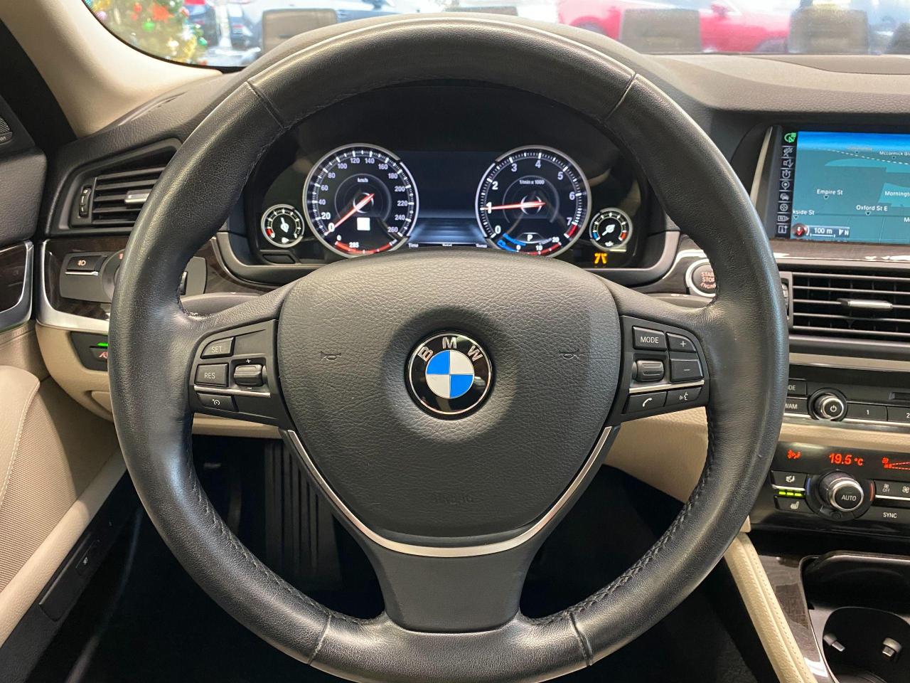 2016 BMW 5 Series 528i xDrive TECH+New Brakes+360 CAM+ACCIDENT FREE - Photo #9