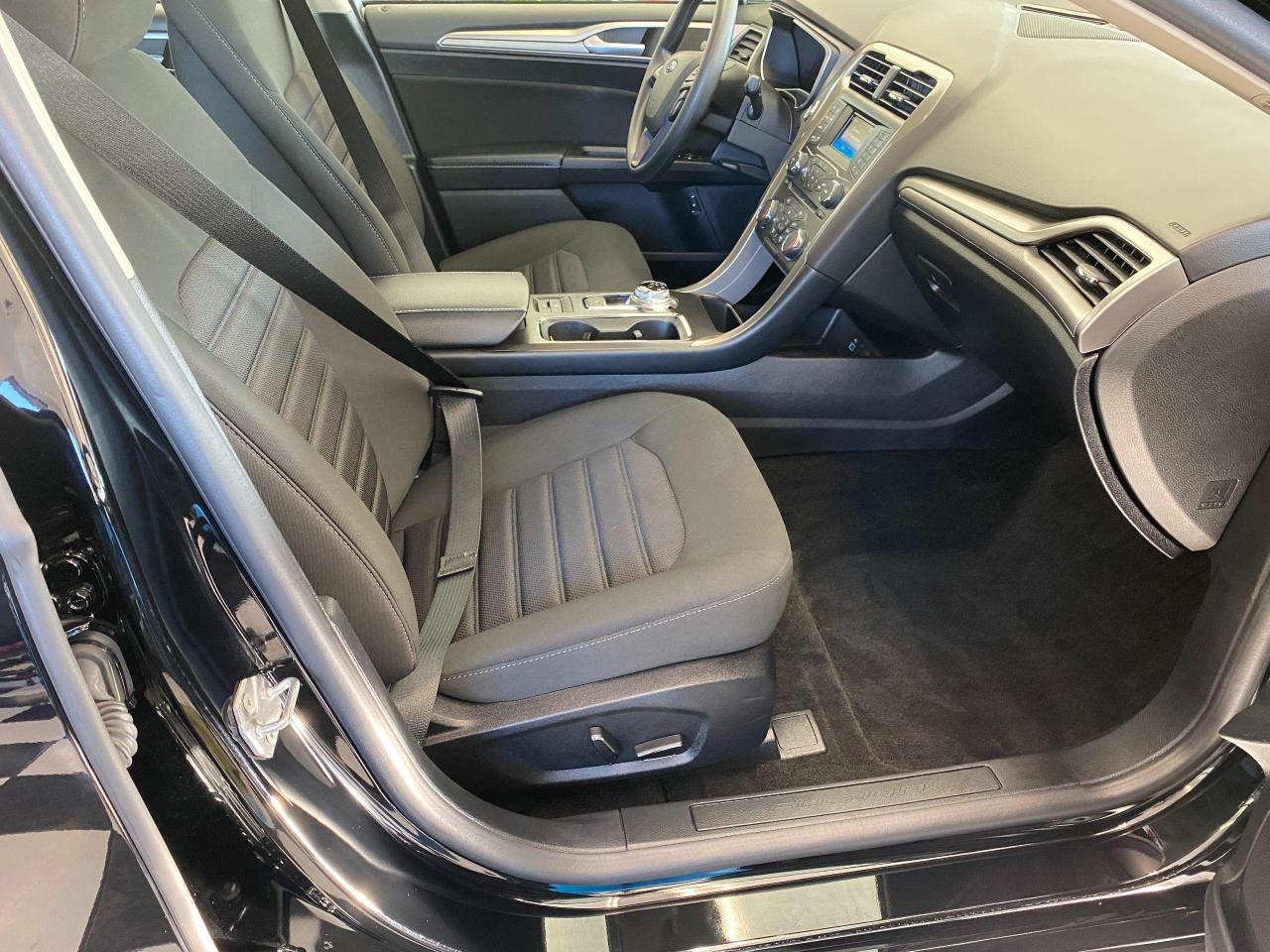 2018 Ford Fusion Hybrid SE Hybrid+Sunroof+Camera+ACCIDENT FREE - Photo #21