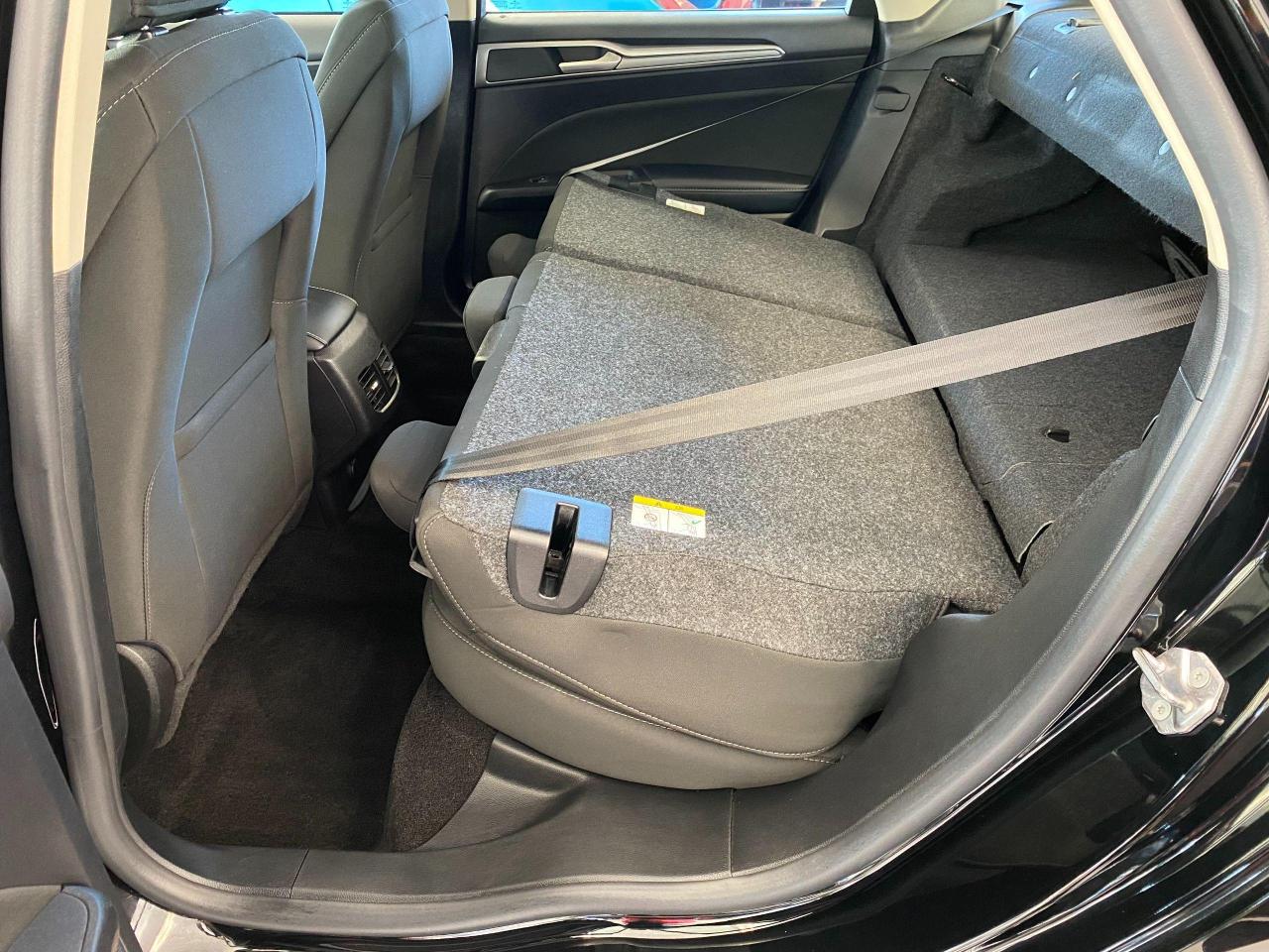 2018 Ford Fusion Hybrid SE Hybrid+Sunroof+Camera+ACCIDENT FREE - Photo #25