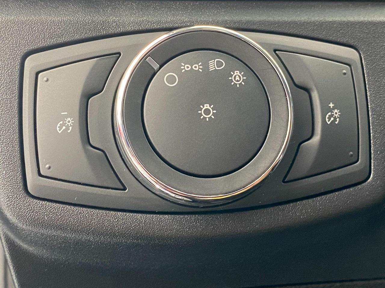 2018 Ford Fusion Hybrid SE Hybrid+Sunroof+Camera+ACCIDENT FREE - Photo #31