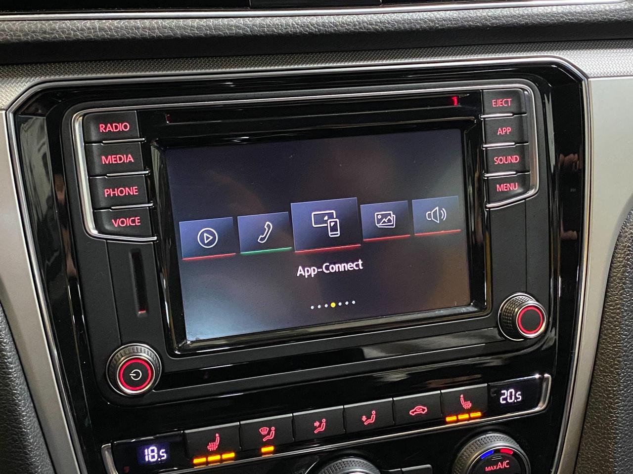 2018 Volkswagen Passat Trendline+Apple Play+New Tires+ACCIDENT FREE - Photo #33