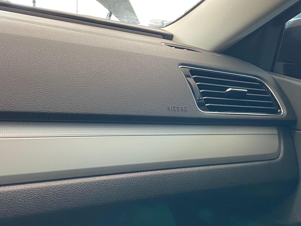 2018 Volkswagen Passat Trendline+Apple Play+New Tires+ACCIDENT FREE - Photo #48