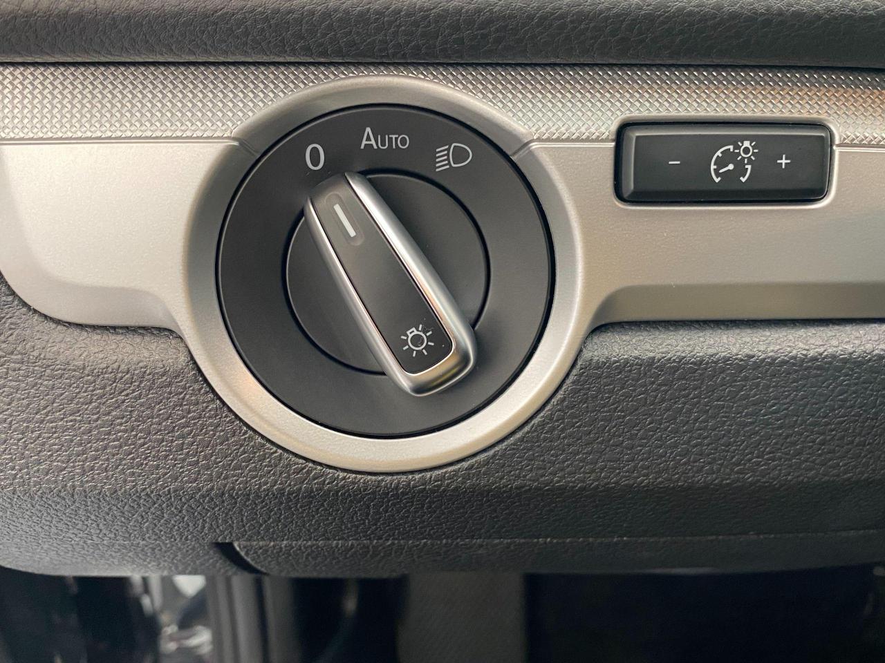 2018 Volkswagen Passat Trendline+Apple Play+New Tires+ACCIDENT FREE - Photo #55