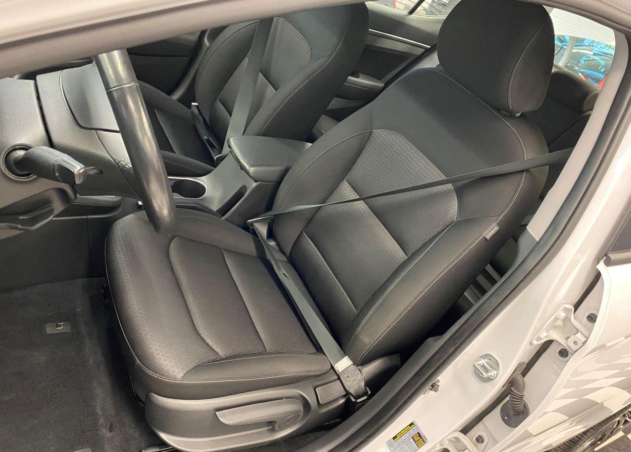 2017 Hyundai Elantra GL+ApplePlay+CAM+BlindSpot+NewTires+ACCIDENT FREE - Photo #19