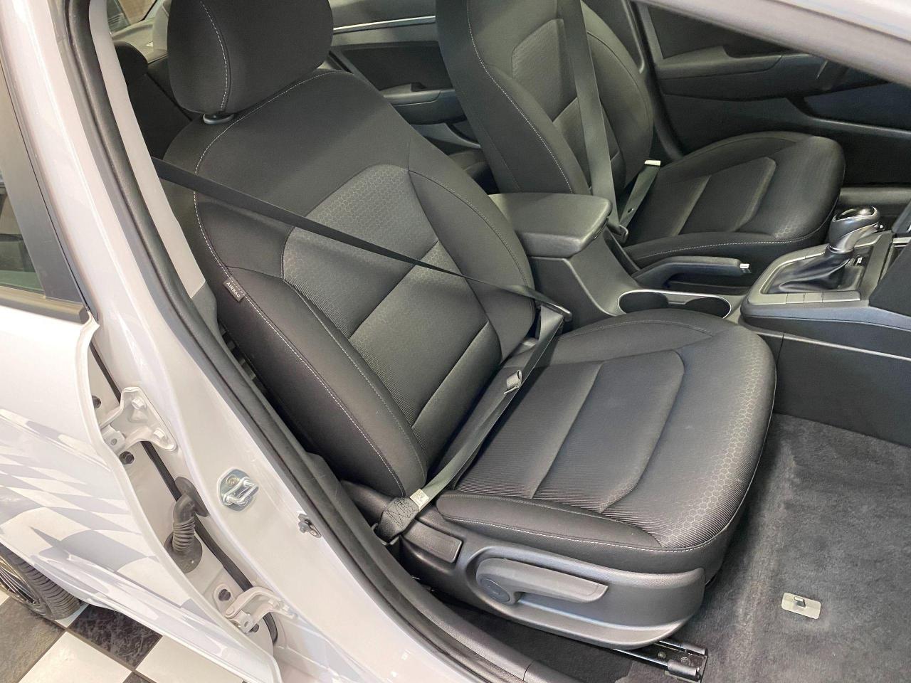 2017 Hyundai Elantra GL+ApplePlay+CAM+BlindSpot+NewTires+ACCIDENT FREE Photo22